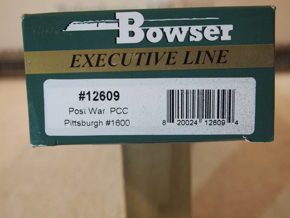 BOWSER  H.O. PITTSBURGH PA.  No.1600  PCC TROLLEY ORANGE & CREME  DC POWERED - Image 2 of 2
