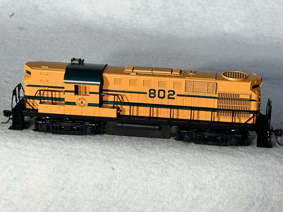 Rare Atlas/KATO Alco RS-11 Maine Central RR Loco HO - Image 2 of 4