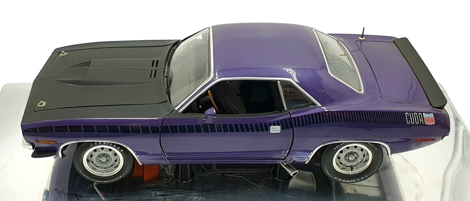 Highway 61 1/18 Scale 50237 - 1970 Plymouth AAR Cuda - Purple/Black - Image 3 of 4