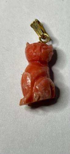 Vintage Carved Coral Cat Pendant 10k gold bail - Picture 4 of 5