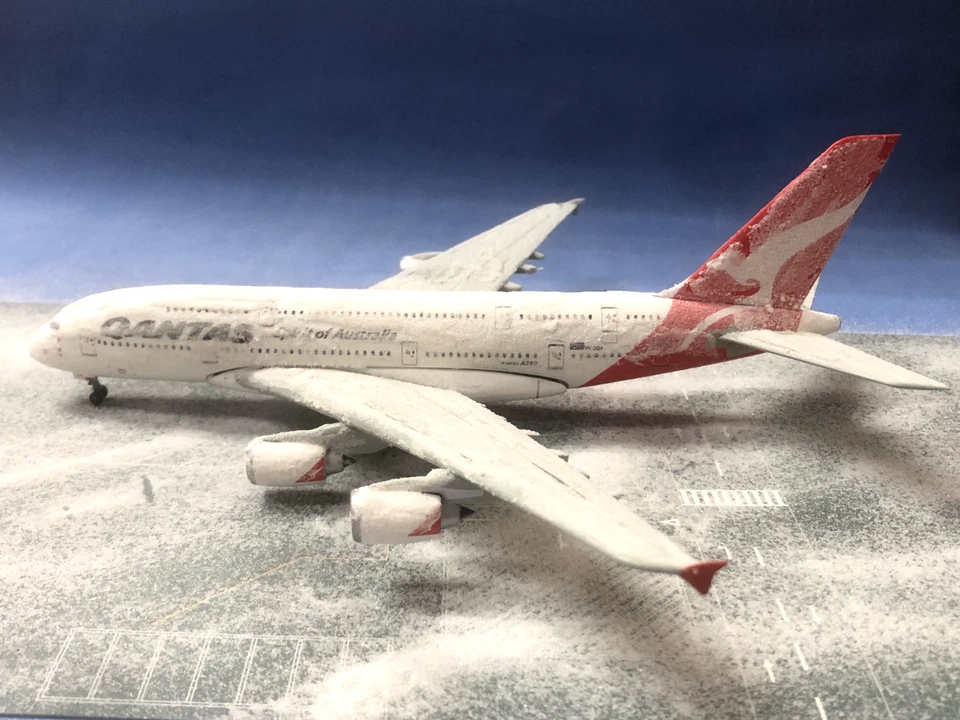 Airbus A380 Qantas Airlines 1:400 Diecast Plane Model Snow Diorama 55914X - Image 4 of 4
