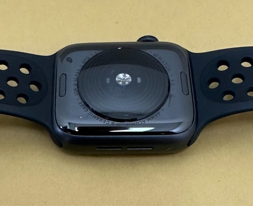 2 x apple watch for spares repairs only watch se nike edition & series 3 read !! - Zdjęcie 7 z 7