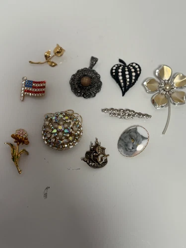 10 vintage costume jewelry brooches