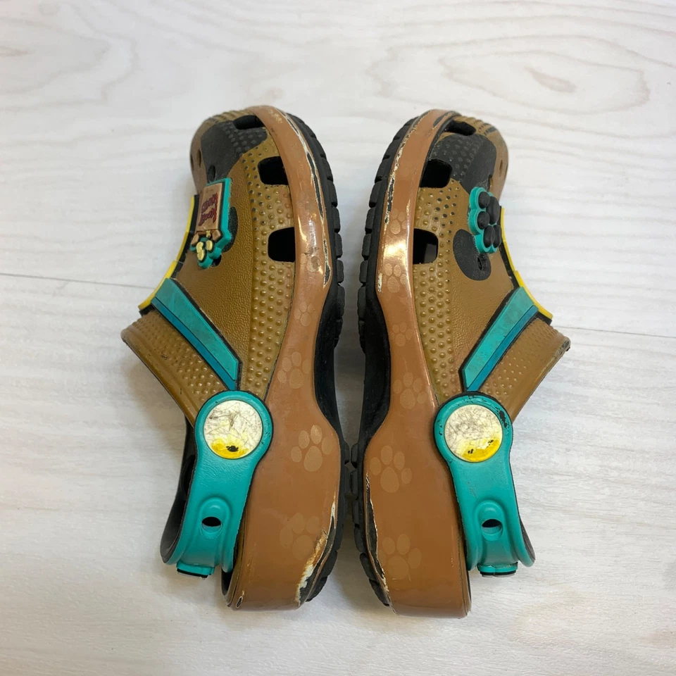 Tamancos Crocs Scooby Doo infantil tamanho 8C sapatos de personagem de desenho animado - Imagem 2 de 4