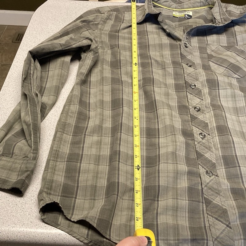 MAGELLAN Adventure Gear Mens size Med green Plaid Long Sleeve Button Up Shirt 
