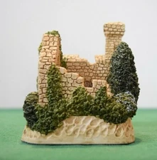 David Winter  - The Abbey - In original box with a COA.  Signed piece.