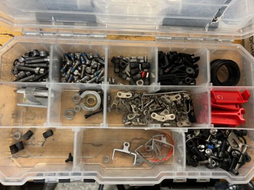 Lotto ferramenta bici - hardware SRAM, parti mozzo visione, ricambi cuffie - Foto 2 di 6