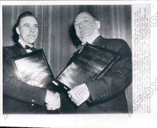 1953 Brooklyn Dodgers Peewee Reese & NY Yankees GM George Weiss Press Photo