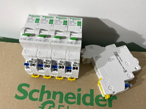 Disjoncteur Schneider Resi9 XE DM 16A - Module R9EFC616 Pour Tableau électrique