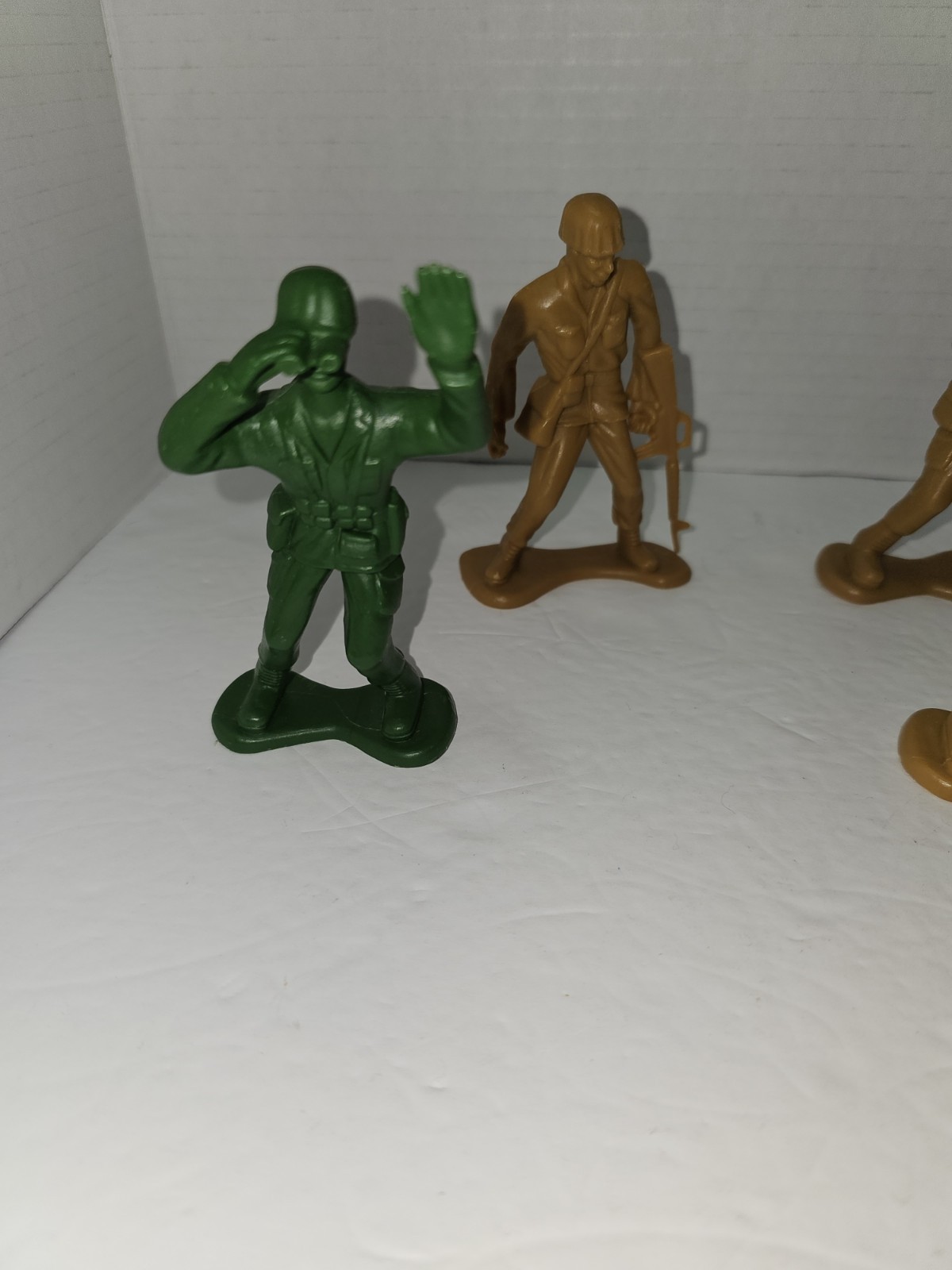 Lot Of 6 Army Men 4" Plastic Figures