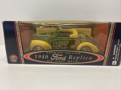 Golden Wheels Premier Edition 1940 Ford Replica Diecast Metal Green & White 1:18 - Picture 2 of 21