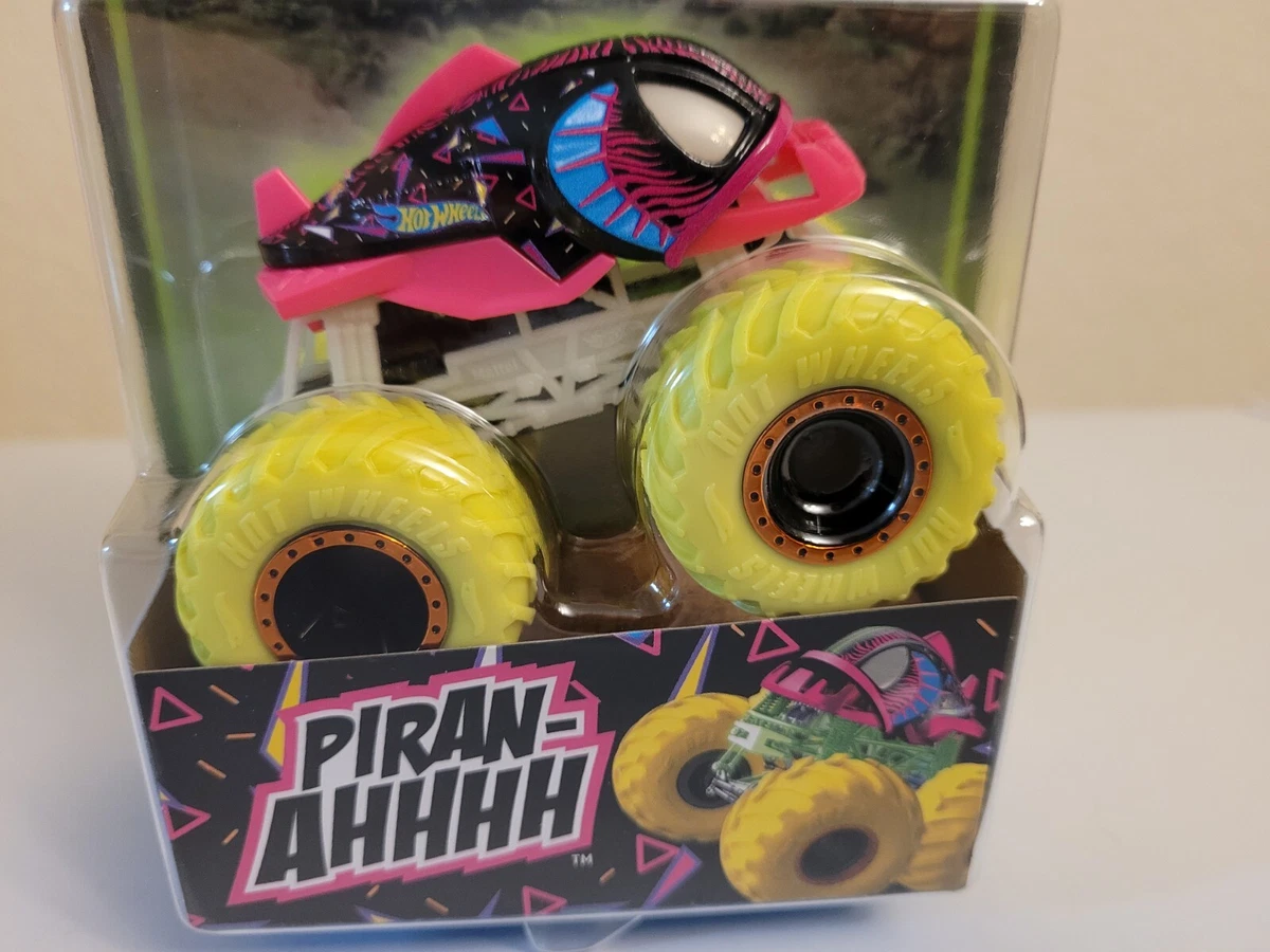 2022 GLOW IN THE DARK piran ahhhh Hot Wheels Monster Truck piranha