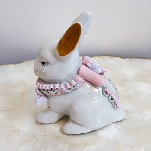 Vintage weiß Porzellan Hase Osterhase rosa Rüschenband Figur 4 5/8" - Bild 6 von 10