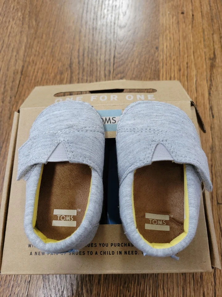 Nuevo Toms Lindos Zapatos de Verano Bebé Niña Talla 2 Pequeña Cuna Alpargata Gris Jersey  Foto 3 de 4