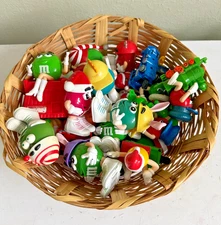 BASKET FULL OF 25+ M&M's CANDIES MINI HOLIDAY & TRAIN FIGURES A GREAT MIX!