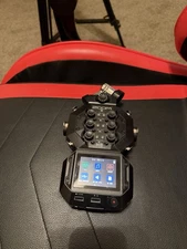 Zoom H8 Field Recorder