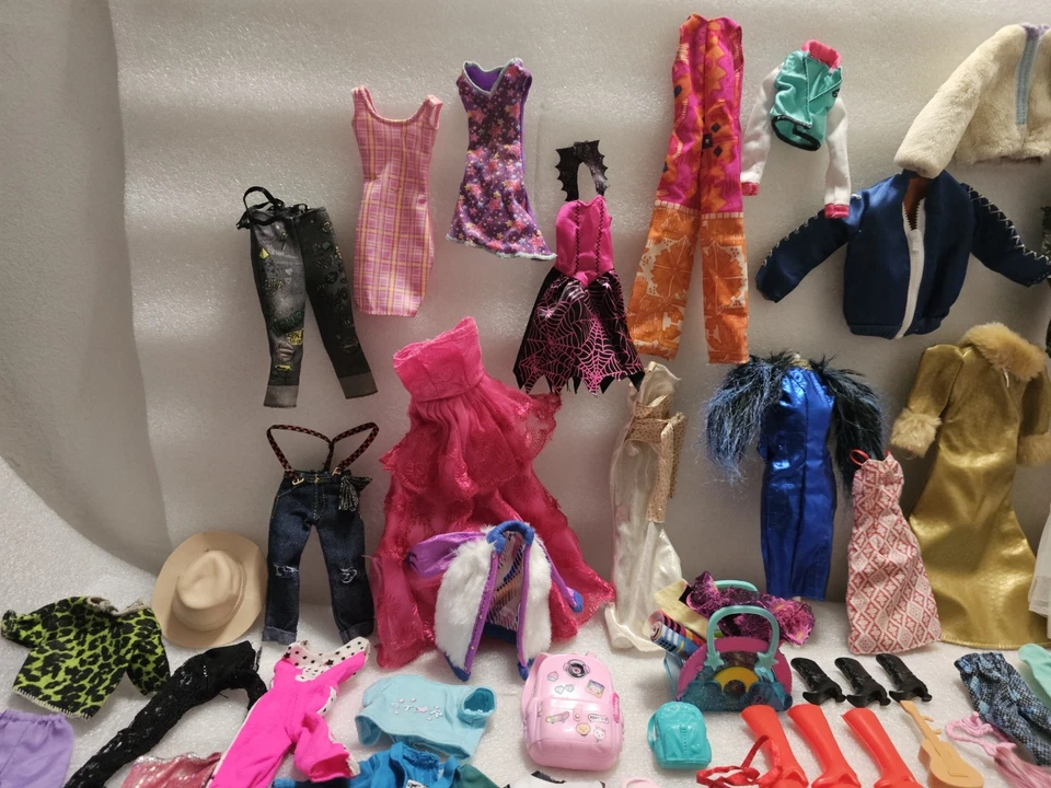 Barbie/Mattel Lote Mixto 86 Piezas Ropa, Accesorios Mundo Creable, Silkstone Foto 4 de 4