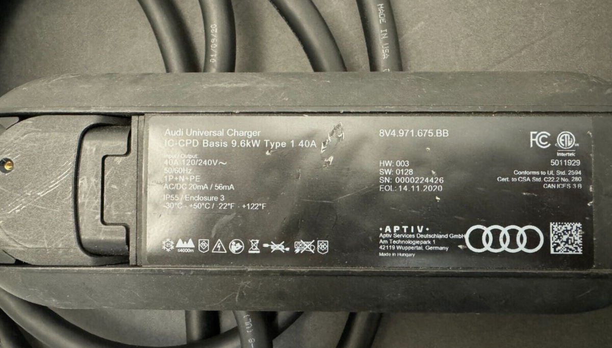 Audi e-tron Universal Charger 8kw普通充電器 Audi e-tron Charger EV Universal Charging etron cable cord