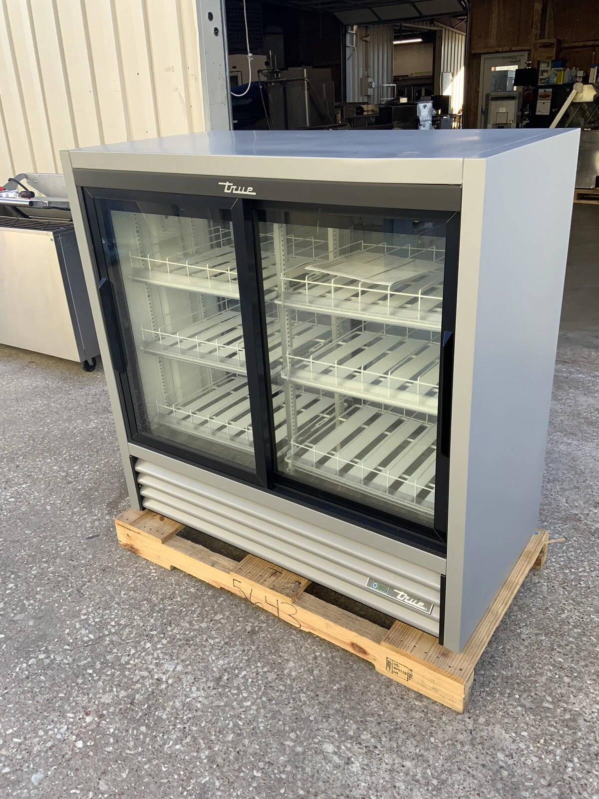 NIC True GDM-41CPT-48 sliding glass door drink refrigerator cooler GDM-41
Opens in a new window or t