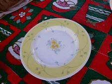 MIKASA ''CARESS'' YELLOW AND WHITE 6 1/2" PLATE #7606 FLORAL