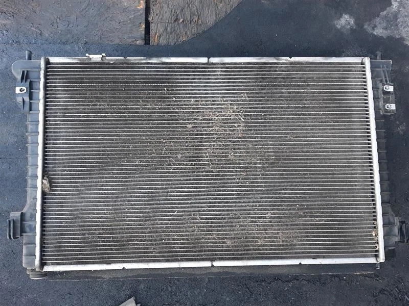 Radiador Turbo 10-12 Lincoln MKS AA5Z8005A Foto 3 de 4