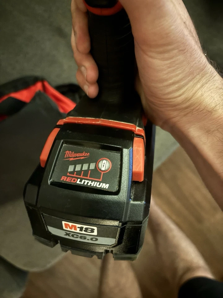 Taladro Milwaukee y bolsa de transporte/batería nueva para herramientas Foto 4 de 4