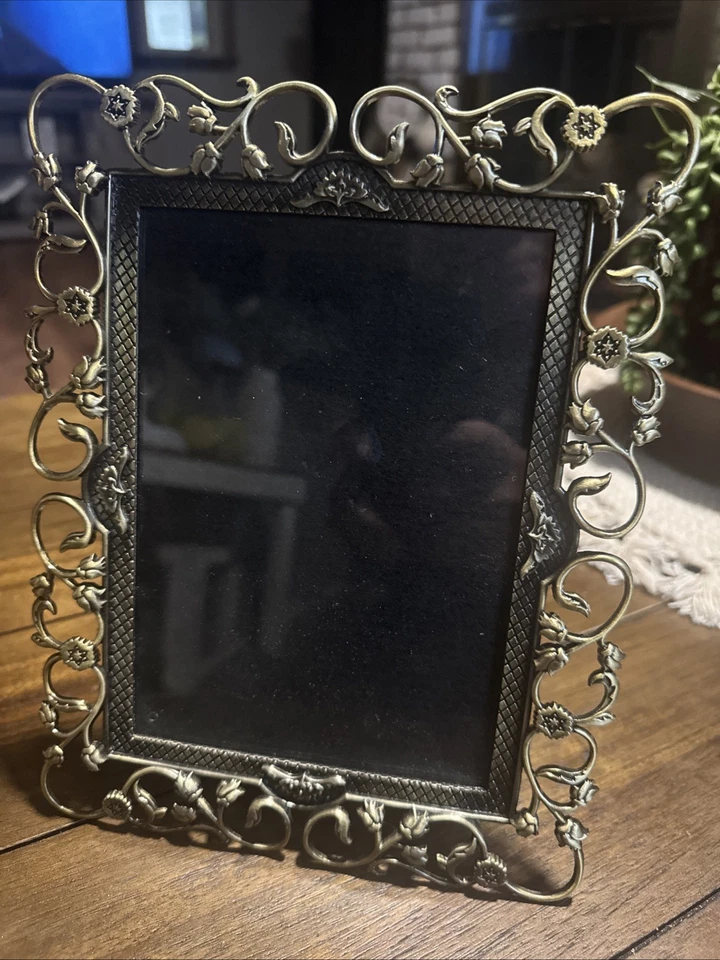 Marco de fotos Fetco dorado y negro 5 x 7 con marco de diseño de recorte de desplazamiento Foto 2 de 4