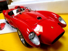 CMC Exclusive Modelle M-071 1958 Ferrari 250 Testa Rossa in 1:18 Scale
