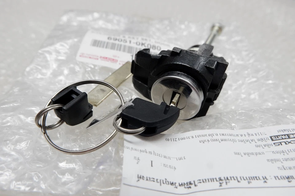 Juego de llaves de cilindro 69051-0K080 cerradura de puerta derecha para Toyota Hilux Revo Fortuner 2016-18 Foto 3 de 4