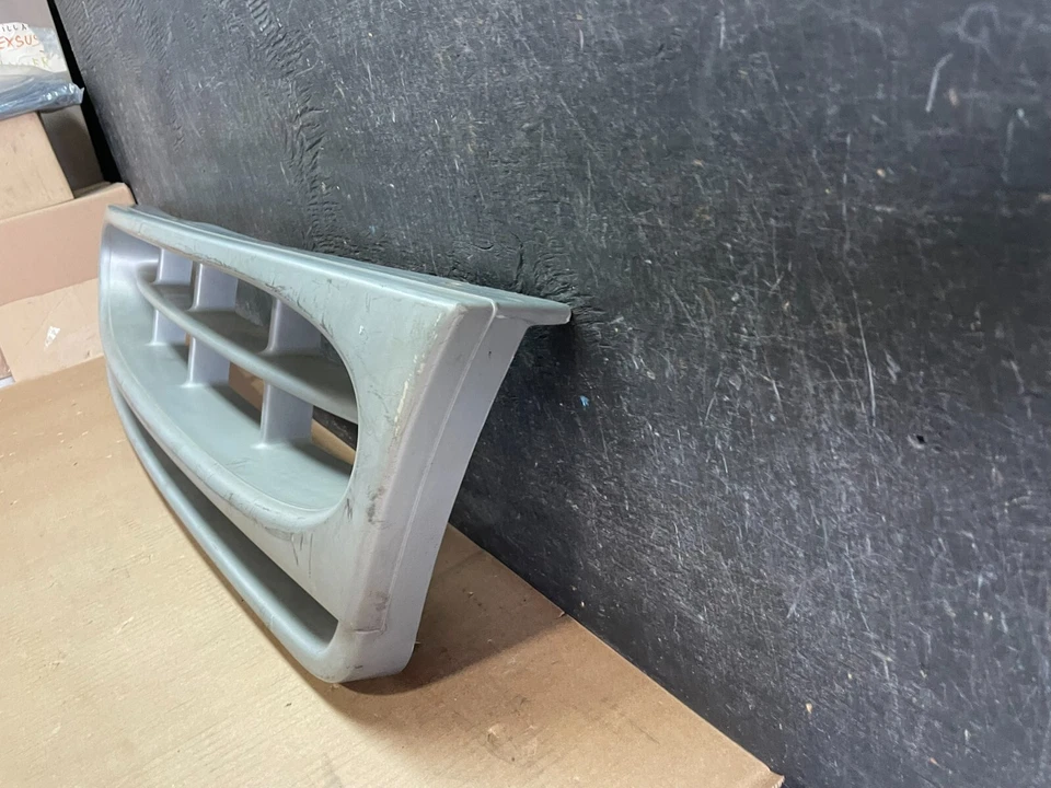 Parrilla delantera Ford Econoline 1997 a 2002 L9158 PS Foto 2 de 4