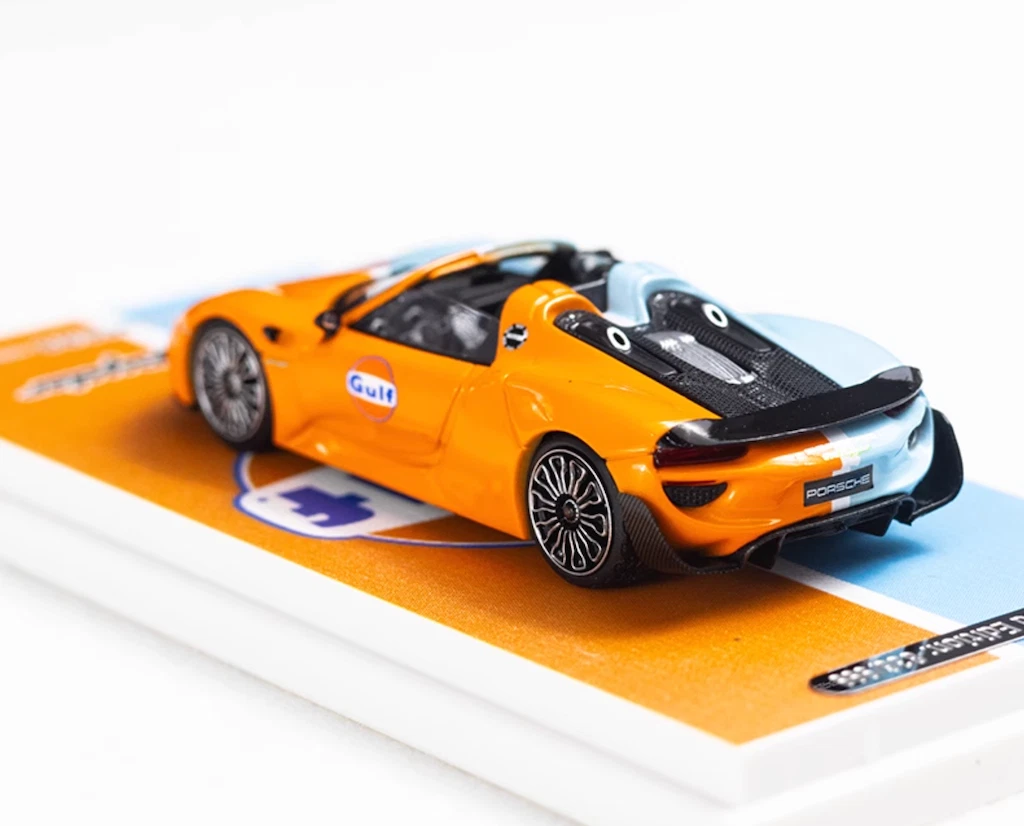 TM 1:64 Blue Gulf 918 Spyder Racing Figure Model Diecast