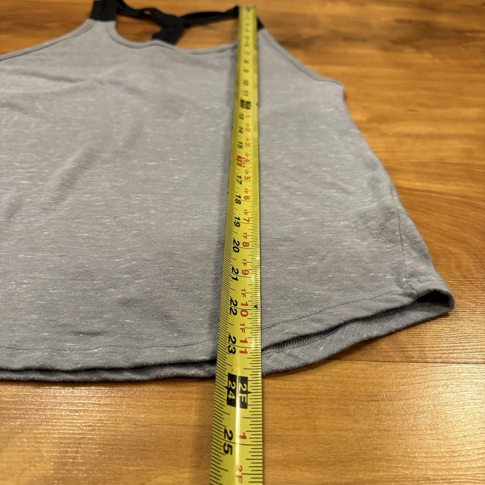 Camiseta sin mangas Victoria’s Secret Sport espalda deportiva con paneles de malla gris atlética talla M Foto 3 de 4