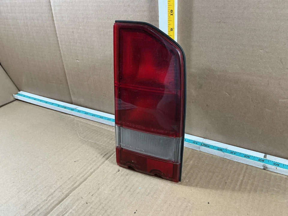 1990-1998 Geo Tracker Rear Right Passenger Side Tail Light Assembly - Image 3 of 4