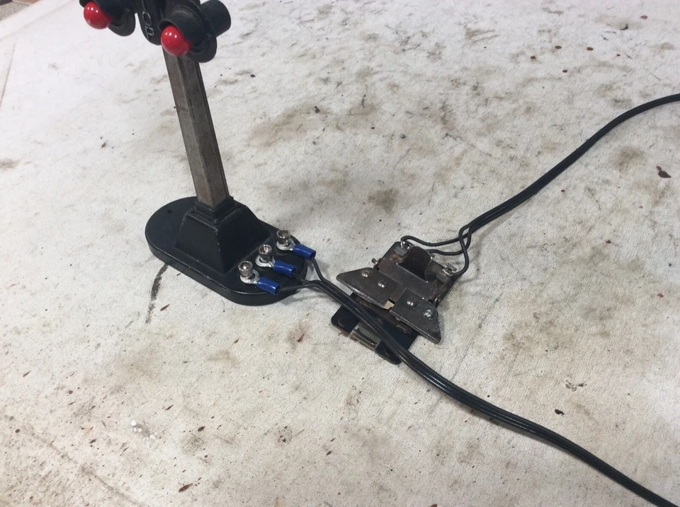 Lionel 154 Railroad Crossing Highway  Stop Signal  O Gauge - Image 3 of 4