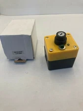 IDEC FB1W-XW1E ENCLOSURE WITH GREEN LIGHT WO/KEY