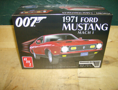 AMT 1:25 Scale James Bond 1971 Ford Mustang Mach I Model Kit - Diamonds Are Forever Movie Car