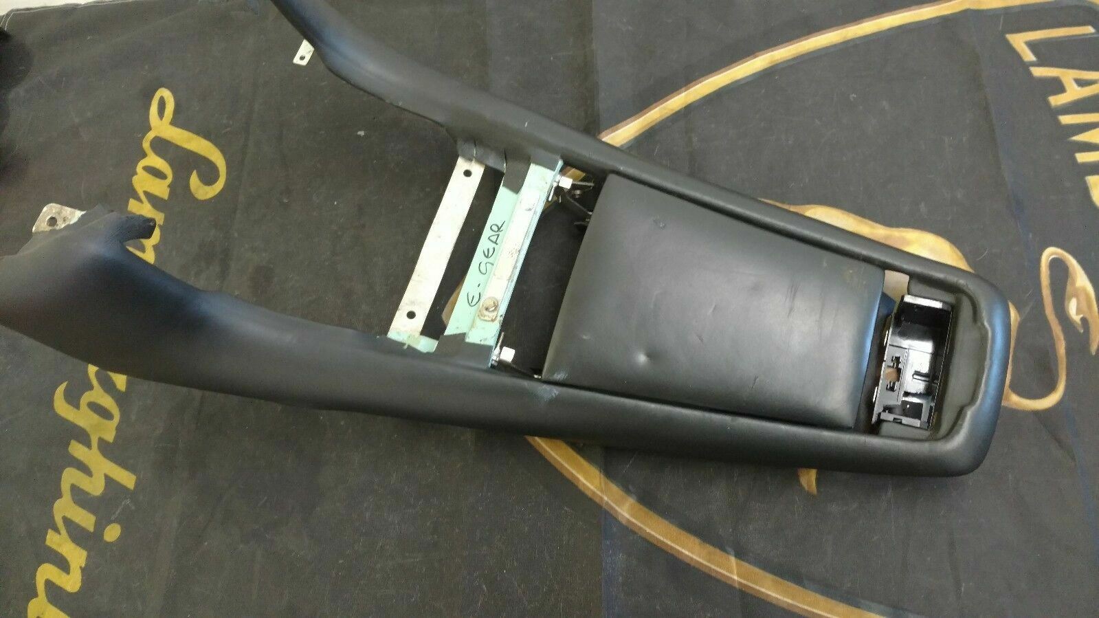 LAMBORGHINI MURCIELAGO INTERIOR CENTER CONSOLE ARMREST OEM 410863323