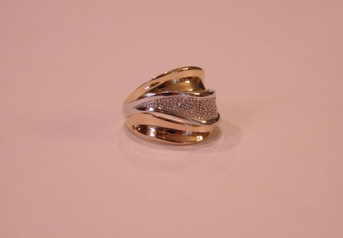 RARE QVC SOLID 14K POLISHED TRI-COLOR 1/10 cttw DIAMOND RING SZ 5 - EXC COND! - Picture 4 of 11