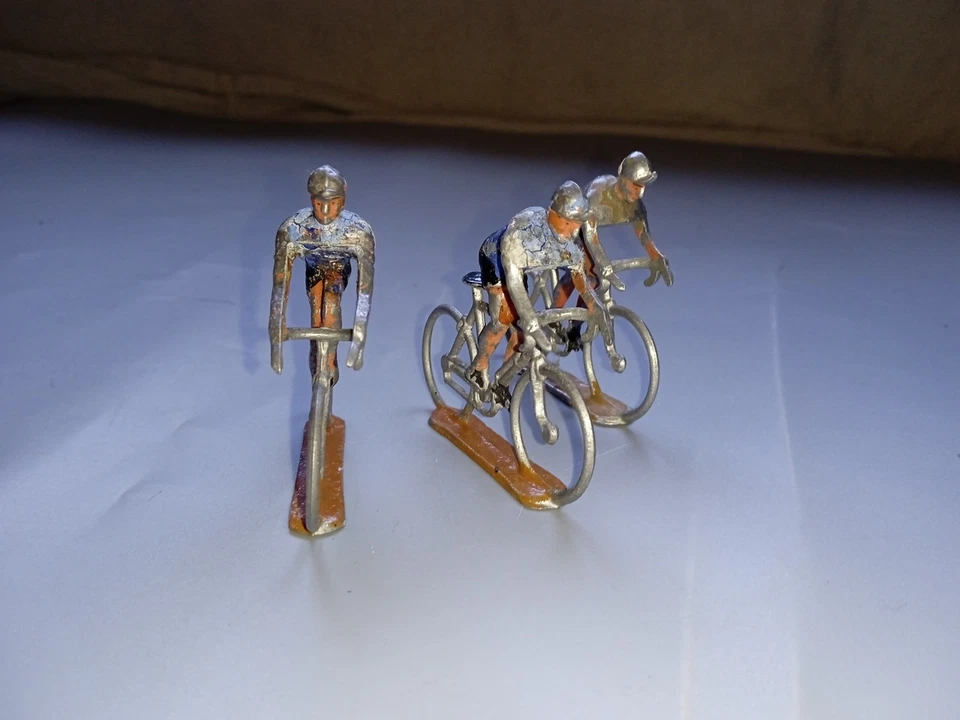 LOT DE 3 COUREURS CYCLISTE EN ALUMINIUM ANNEE 50 - Photo 4/4