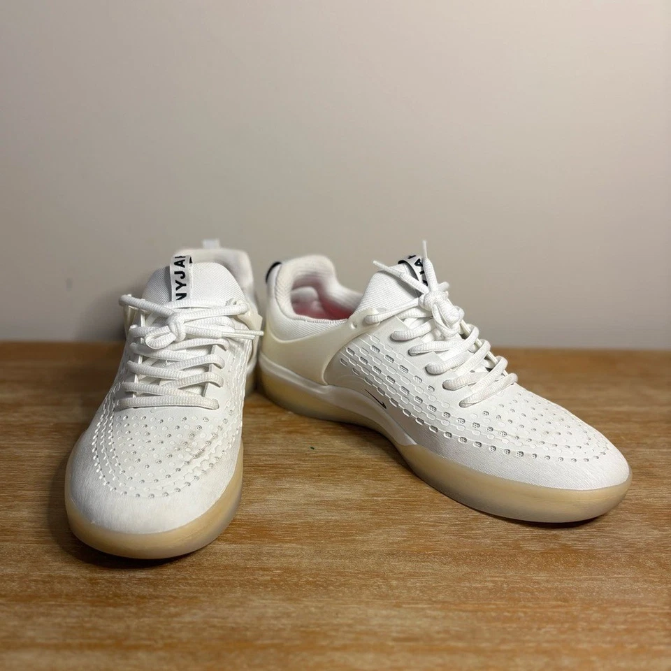 Zapatos para hombre Nike SB Zoom Nyjah 3 blancos negros Summit DJ6130-100 talla 8,5 Foto 2 de 4