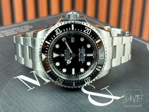 Rolex Sea-Dweller 116660 Silver Oyster Bracelet Black Bezel - Full Set Polished