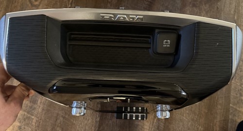 2020 2021 2022 2023 2024 RAM 1500 12” SCREEN WITH MODULE RECIEVER UC5 UNLOCKED - Picture 4 of 6