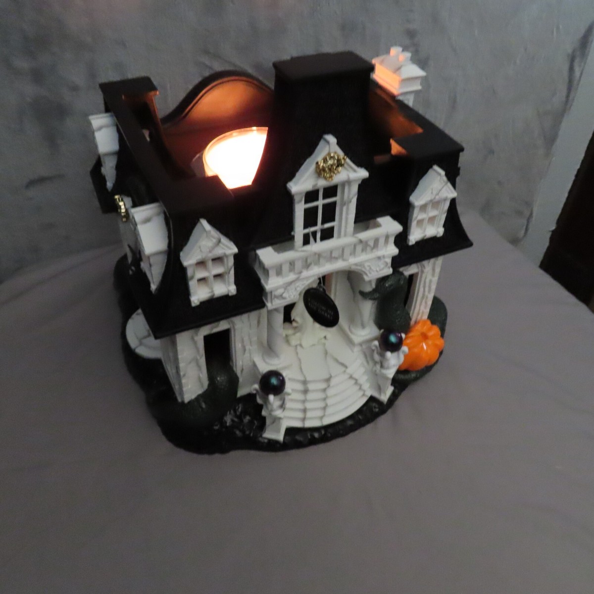 BATH & BODY WORKS Haunted House Luminary 3-Wick Candle Holder