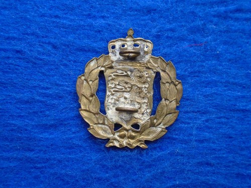 POST WAR DANISH ARMY BRASS CAP BADGE - Picture 2 of 2