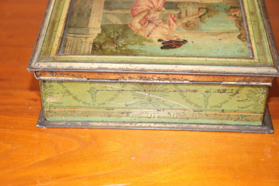 Ancienne boite Dijon biscuits Pernot - femme qui donne angé aux poules - Photo 4/4