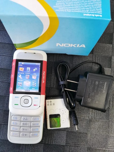 Nokia Xpress Music 5300 DESBLOQUEADO Teléfono Celular Tribanda 2G GSM 900 /1800 /1900 2