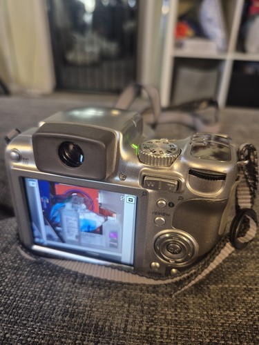Kodak EasyShare Z612 6.1MP Digital Camera Silver w/Case & 2 Battery + Charger - Picture 7 of 17