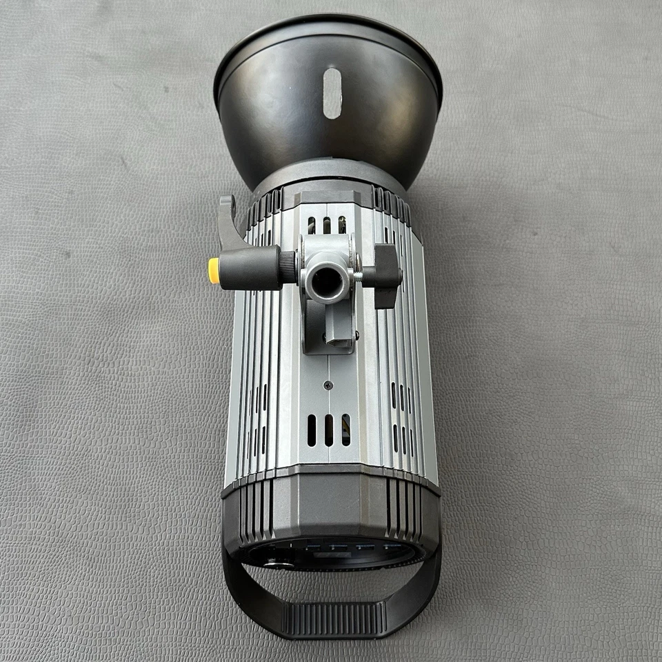 Luz de flash estroboscópica monoluz de estudio NEEWER S300N 300W y disparador de flash RT-16 Foto 3 de 4