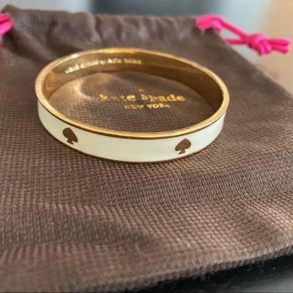 Bracciale Kate Spade crema oro avorio placcato 12 carati logo slip on con sacchetto antipolvere