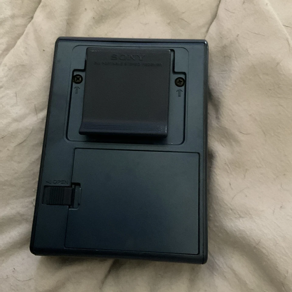 Primer modelo SONY FM WALKMAN SRF-40 FM 1980 funciona FM:76-90MHz Foto 2 de 4